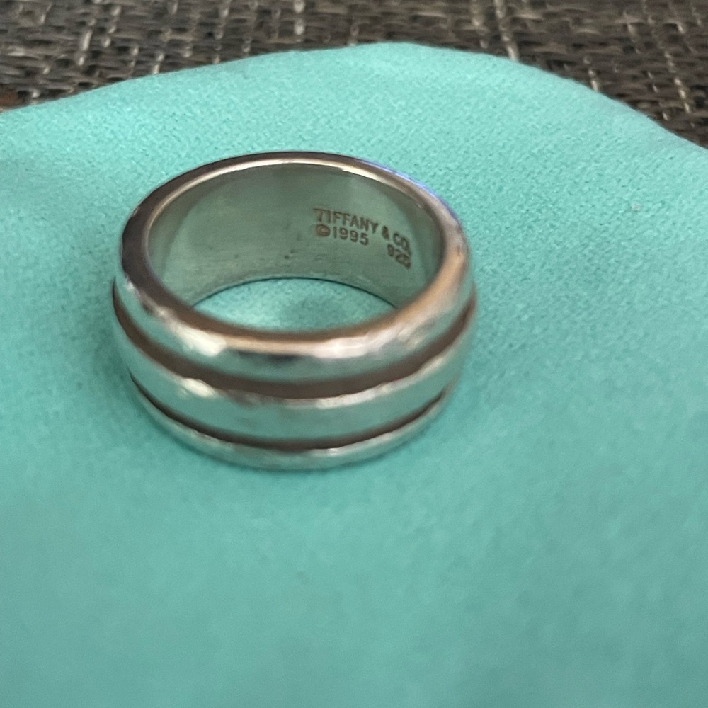 Tiffany & Co. Silver Ring with Blue Packaging - Picture 3 of 3